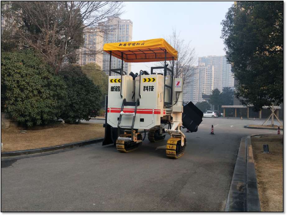 要正確使用操作混凝土路緣石滑模攤鋪機(jī)，定期對(duì)路緣石滑模機(jī)進(jìn)行保養(yǎng)和維護(hù)