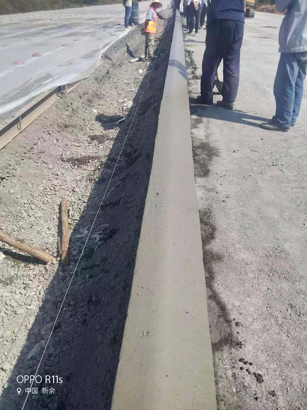 水泥混凝土路緣石滑模機(jī)實(shí)用嗎？