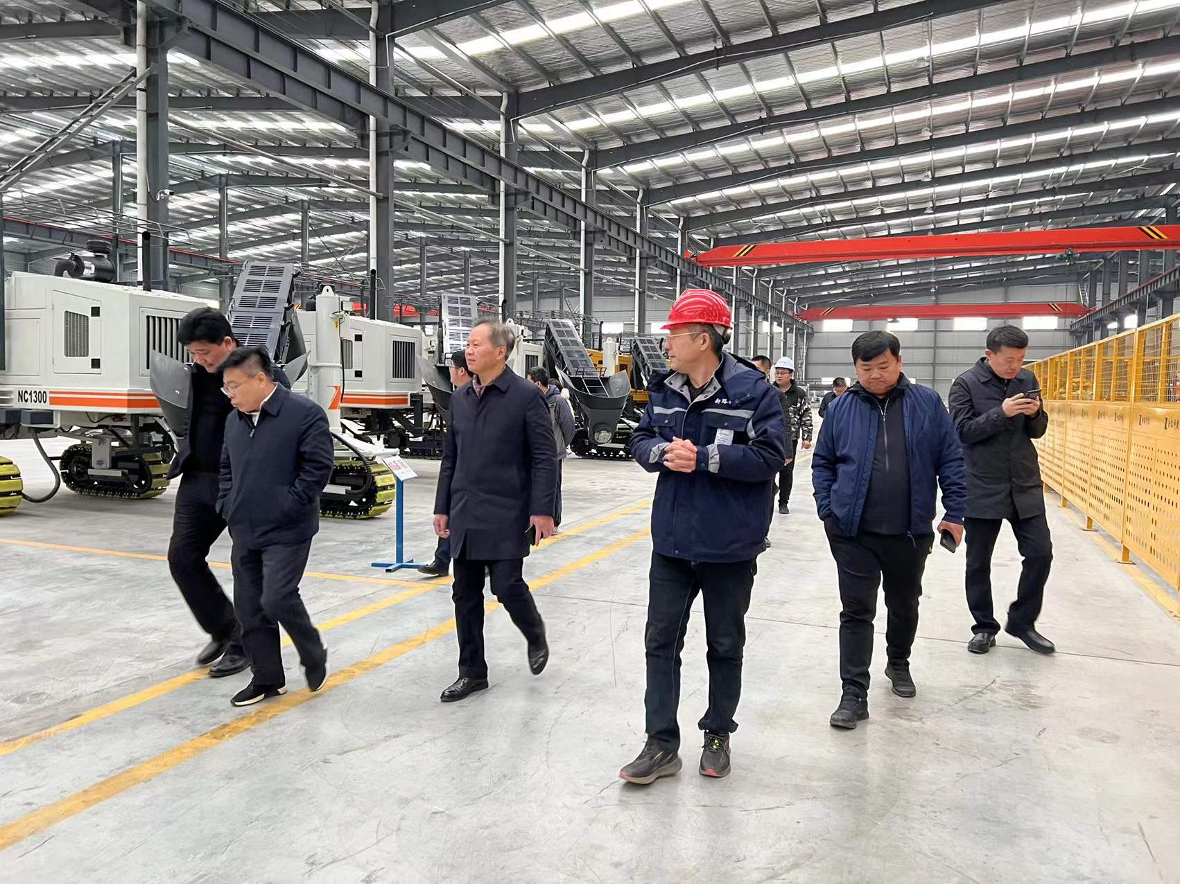熱烈歡迎徐州市委市政府、淮海國際港務區(qū)、柳新鎮(zhèn)一行領導來我司參觀考察工作